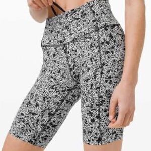 Lululemon Fast & Free Biker Shorts size 4 Black/White